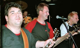 1328892637_bigballs2