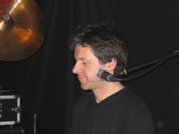 1328892757_universum 2006 001